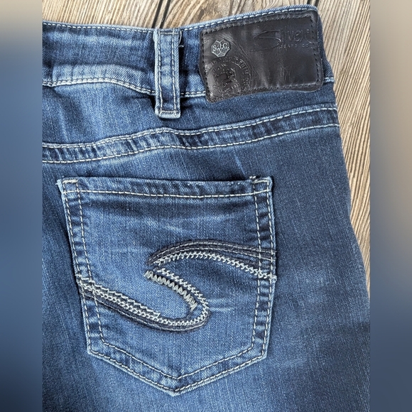 Silver Jeans Size 31 Suki Super Stretch Capris In Dark Wash Excellent Condition - Picture 5 of 10